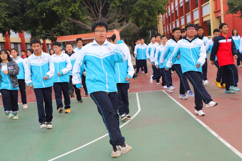民族“打跳”进建实  学生课间嗨翻天
